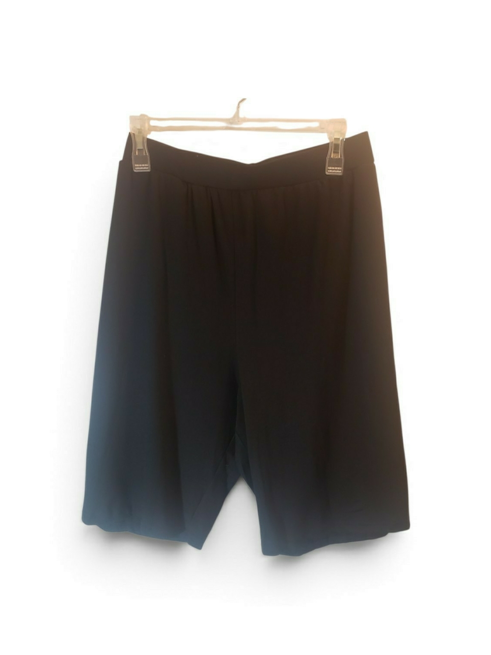 Womens 4X pair of soft, black-colored lounge shorts with pockets. New